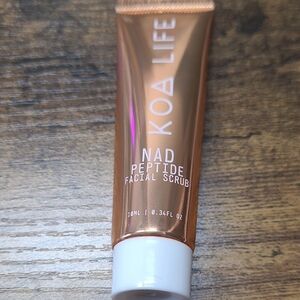 KOA Life NAD Peptide Facial Scrub - Gold and White